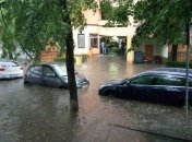 Непогода в Киеве: ливневки не справляются, воду откачивают помпами