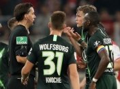 Судейский ляп и удар в "домик": Вольфсбург потерял очки в матче с Фортуной (Видео)