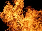 Жінка розвела вогонь в квартирі, незважаючи на те, що вдома були чоловік і син