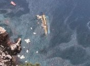 На популярном курорте в Турции перевернулось судно с туристами, есть погибший (фото, видео)