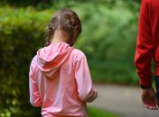 Довірливі стосунки в сім'ї допоможуть вберегти дитину від небезпечних знайомств. Ілюстративне фото Pixabay