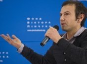 Вакарчук передал письмо Порошенко с просьбой создать антикоррупционные суды