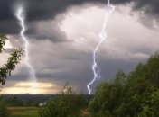 Мощная непогода в Украине: без света остались 136 населенных пунктов 