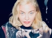 Мадонна упала на концерте в Париже и расплакалась: подробности