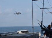 Фрегат ВМС Нидерландов заставил нервничать российских военных в Черном море: видео инцидента