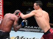 Боец ММА уронил соперника лицом в канвас (видео)