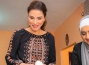 Королева Иордании одела эффектную вышиванку: фото