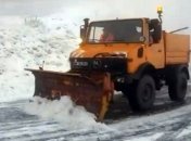 Как в Румынии техника "разгребает" первый снег (Видео)