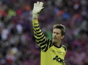 Легендарный голкипер Ван дер Сар возобновит карьеру