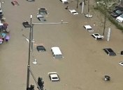 Люди застряли в метро по грудь в воде: в Китае за час выпало 200 мм осадков (видео)