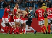 Восемь удалений и ни одного гола: эпичное дерби Гаучо в Копа Либертадорес (Видео)