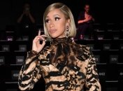 Парижская неделя моды 2019: Карди буквально с ног до головы нарядилась в цветочный принт (Фото)