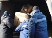 Зігріти воїнів та місцевих жителів – благодійники завезли у прифронтові міста на сході чергову партію генераторів