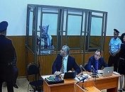 Савченко на заседании суда надела на голову пакет