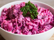 Салат может быть самостоятельным перекусом, ведь очень сытный