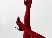 Красные колготки — тренд 2024