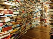 Нейросеть научили судить книгу по обложке