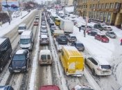Киев стоит в огромных пробках из-за сильного снегопада