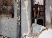 В Индонезии заключенные снова сбежали из тюрьмы