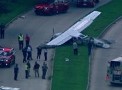 В США самолет упал на шоссе