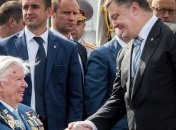 Порошенко поздравил с Днем отца своего папу и украинских мужчин