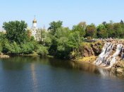 "Находиться невозможно": пляж острова в Днепре усеян мертвой рыбой (видео)