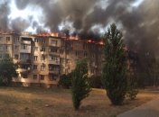 Загорелась вся крыша: в Новой Каховке пылает многоэтажка