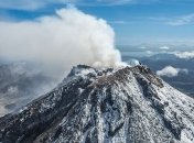 Вулкан на Камчатке выбросил столб пепла на 6,5 км