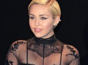 Майли Сайрус опровергла слухи о воссоединении со Шварценеггером