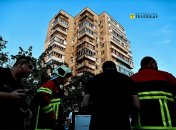 В Киеве российская ракета повредила многоэтажку: эксклюзивный фоторепортаж с места событий