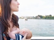 Как люди реагируют на кормящую маму в публичном месте: видеоэксперимент