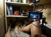 Чудовищно крошечные квартирки в Гонконге, в которых не развернуться (Фото)