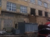 Во время пожара на фабрике в Киеве эвакуировали 21 человека