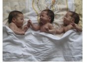 Роды тройняшек: доченьки и мужские слезы  (фото)