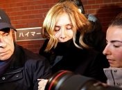 Побег экс-главы Nissan: полиция хочет задержать его жену