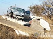 Смертельное ДТП возле Мариуполя: машина раздробила остановку (фото)