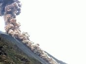 Вблизи Сицилии проснулся вулкан: появились фото и видео