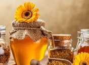 Поможет и пирог вкусный испечь, и простуду вылечить: как можно использовать мед