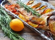Запеченный карп - неотъемлемый атрибут Рождества
