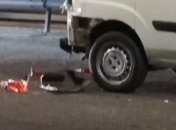 Смертельное ДТП в Киеве: пешеход пытался перебежать дорогу в неположенном месте и угодил под колеса (видео)