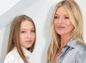 Как-будто сестры: Кейт Мосс с дочерью побывали на показе Dior Men