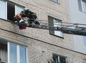 В Николаеве женщина на веревке пыталась спуститься из окна 4 этажа