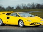 Lamborghini Countach 400S продадут на аукционе