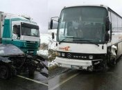 На Львовщине произошла страшная авария: столкнулись автобус и легковушка