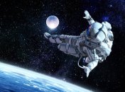 Космонавт в открытом космосе