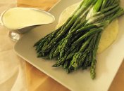 Спаржа в винном соусе