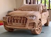 Детальную копию автомобиля Audi Q7 вырезали из дерева (Видео)