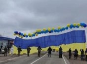 Активисты запустили в оккупированный Крым огромный украинский флаг (фото)