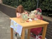 Девочка, которую оштрафовали за продажу лимонада, получает предложения о работе