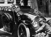 Как все начиналось: первые автомобили известнейших брендов (Фото)